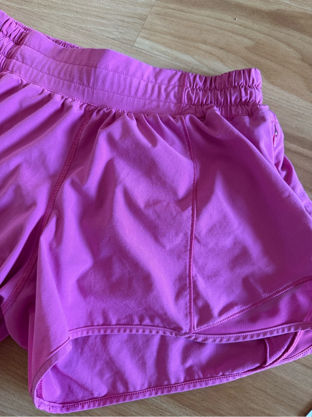 Ladies Lululemon Hotty Hot Low Rise Shorts - 4” Inseam - Sonic Pink - Sz 6 - Picture 3 of 14